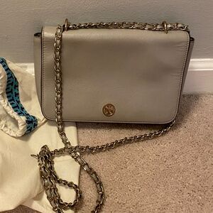 GRAY LEATHER TORY BURCH CROSS BODY